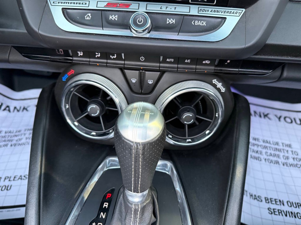 Chevrolet Camaro Vehicle Full-screen Gallery Image 18