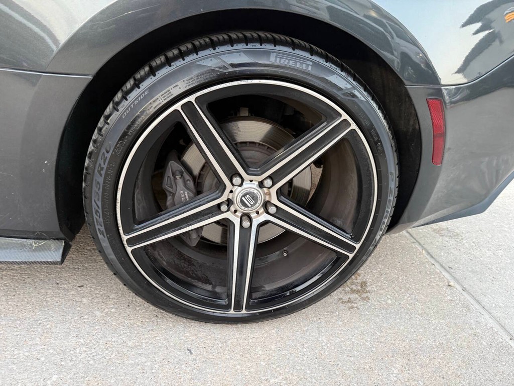 Chevrolet Camaro Vehicle Full-screen Gallery Image 25