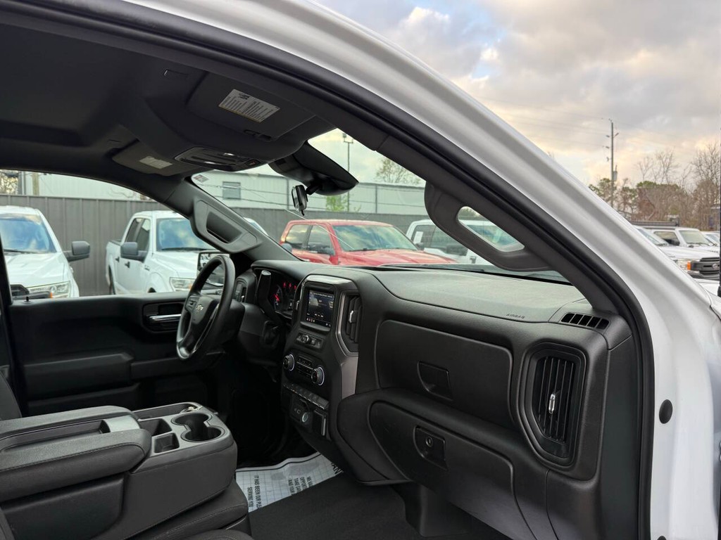 Chevrolet Silverado 1500 Vehicle Full-screen Gallery Image 09