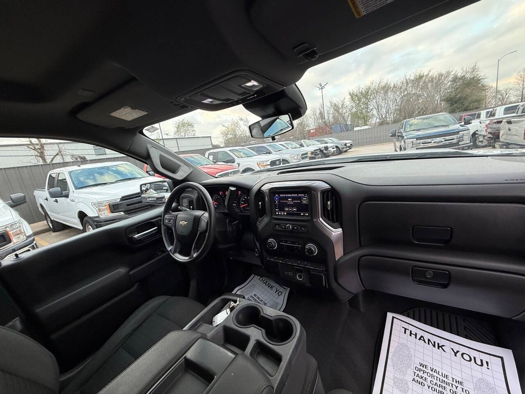 Chevrolet Silverado 1500 Vehicle Full-screen Gallery Image 17