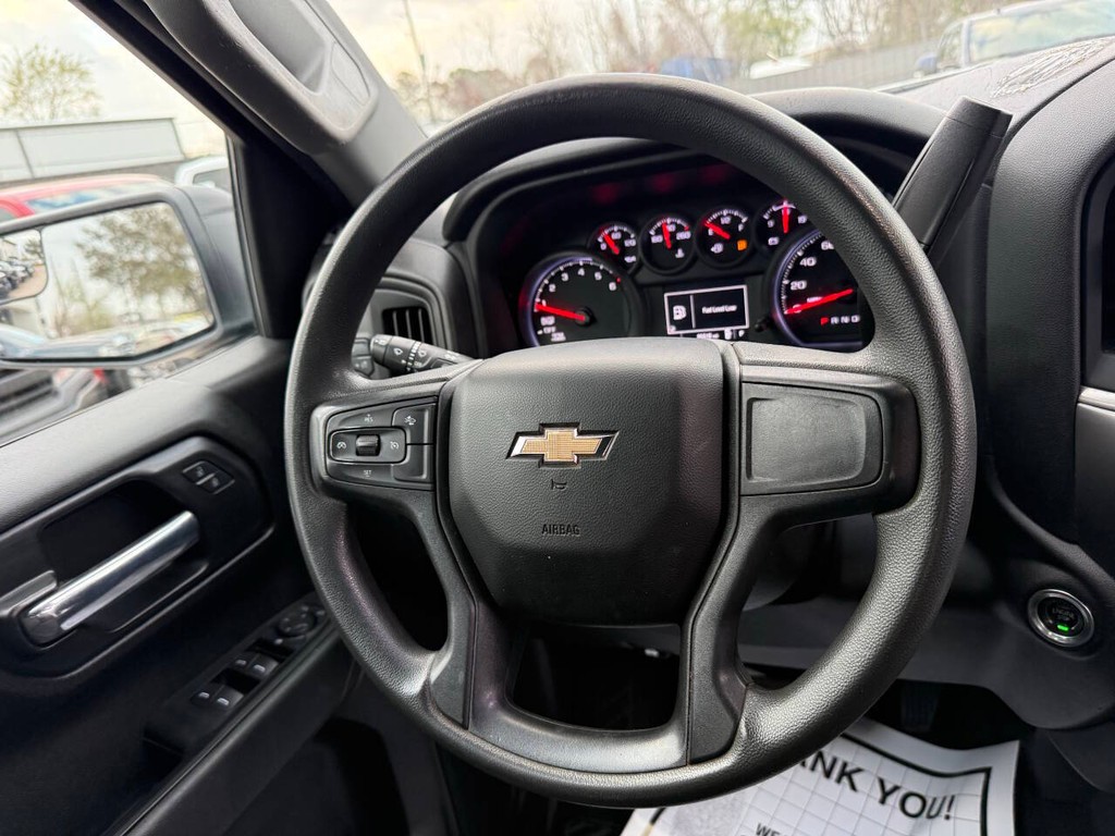 Chevrolet Silverado 1500 Vehicle Full-screen Gallery Image 19