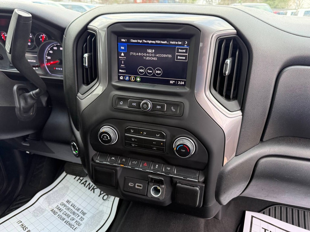 Chevrolet Silverado 1500 Vehicle Full-screen Gallery Image 21