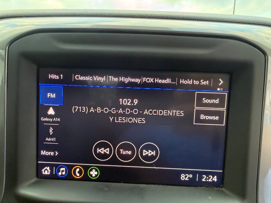 Chevrolet Silverado 1500 Vehicle Full-screen Gallery Image 22