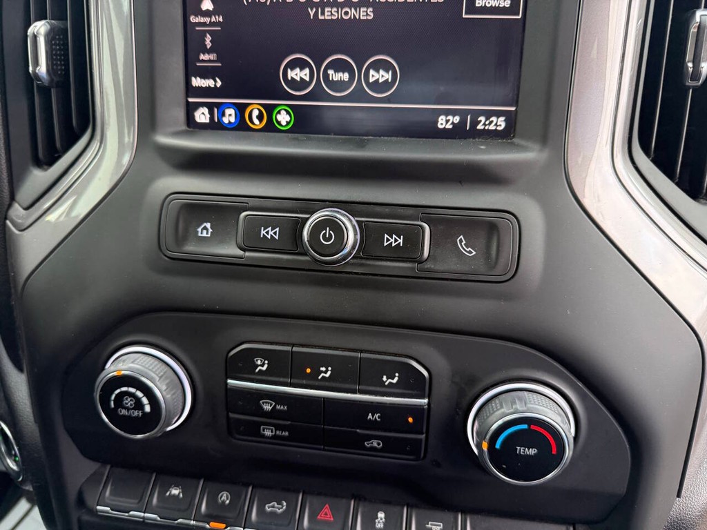 Chevrolet Silverado 1500 Vehicle Full-screen Gallery Image 23