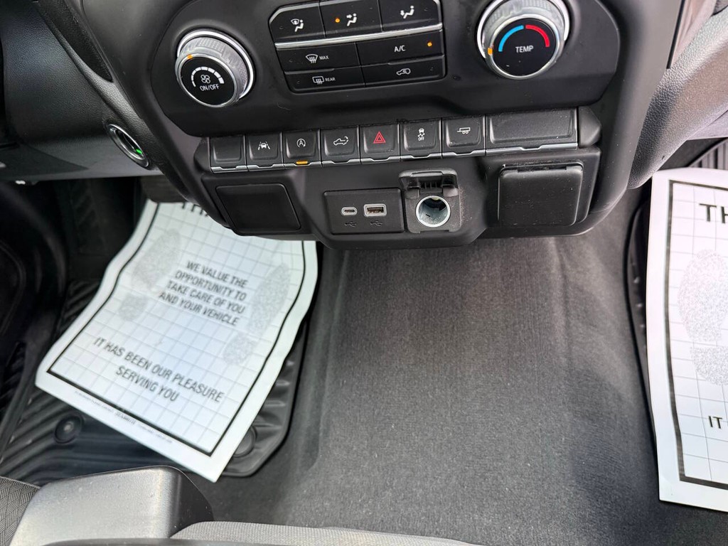 Chevrolet Silverado 1500 Vehicle Full-screen Gallery Image 25