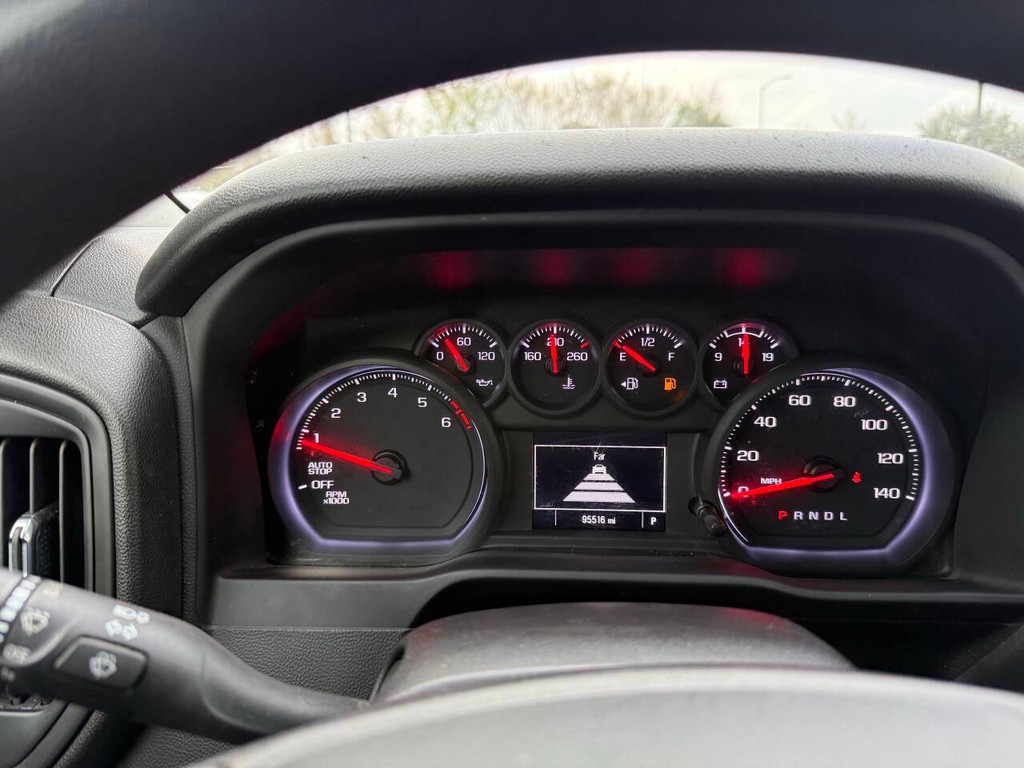 Chevrolet Silverado 1500 Vehicle Full-screen Gallery Image 28