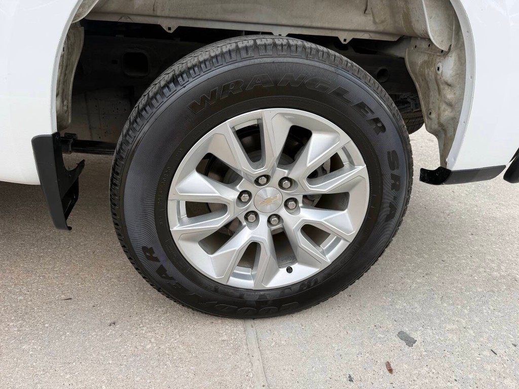 Chevrolet Silverado 1500 Vehicle Full-screen Gallery Image 31