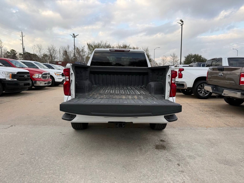 Chevrolet Silverado 1500 Vehicle Full-screen Gallery Image 32
