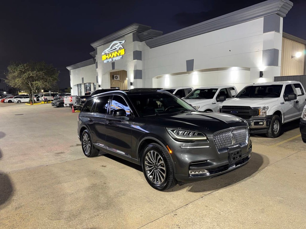 Lincoln Aviator Vehicle Full-screen Gallery Image 02