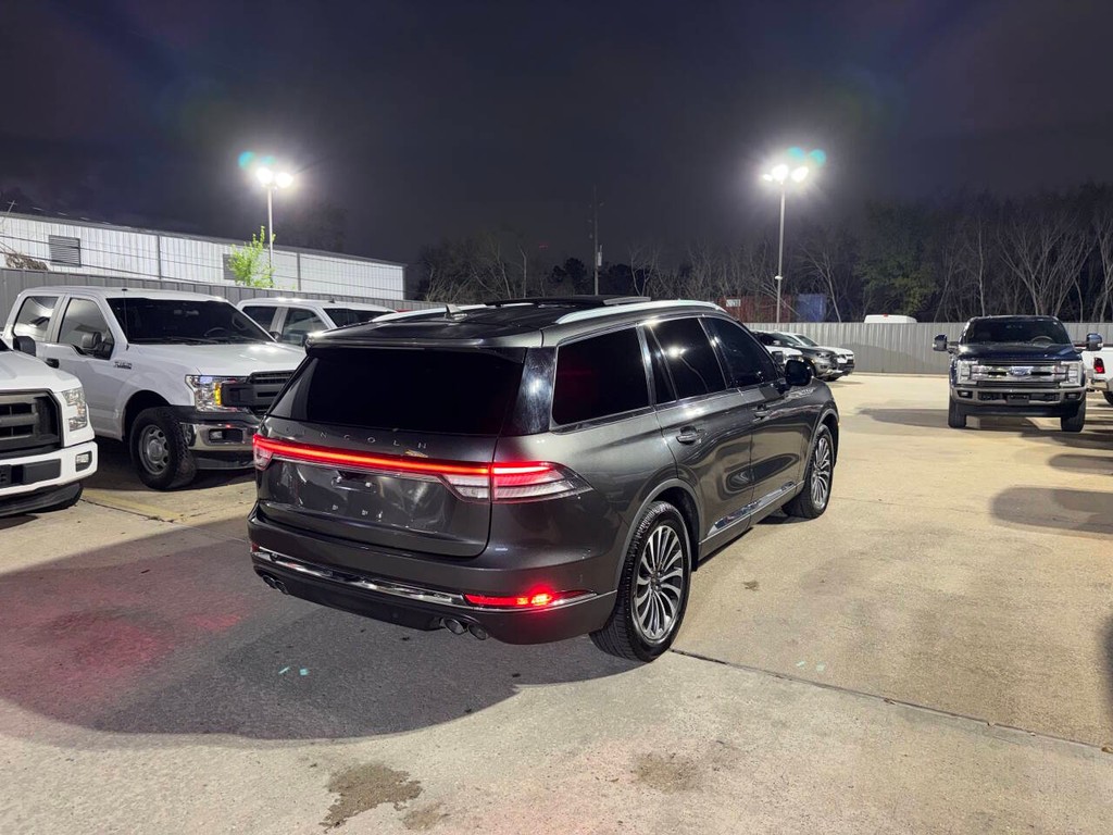 Lincoln Aviator Vehicle Full-screen Gallery Image 05