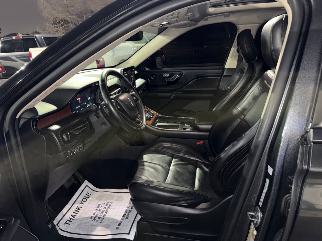 Lincoln Aviator Vehicle Full-screen Gallery Image 07