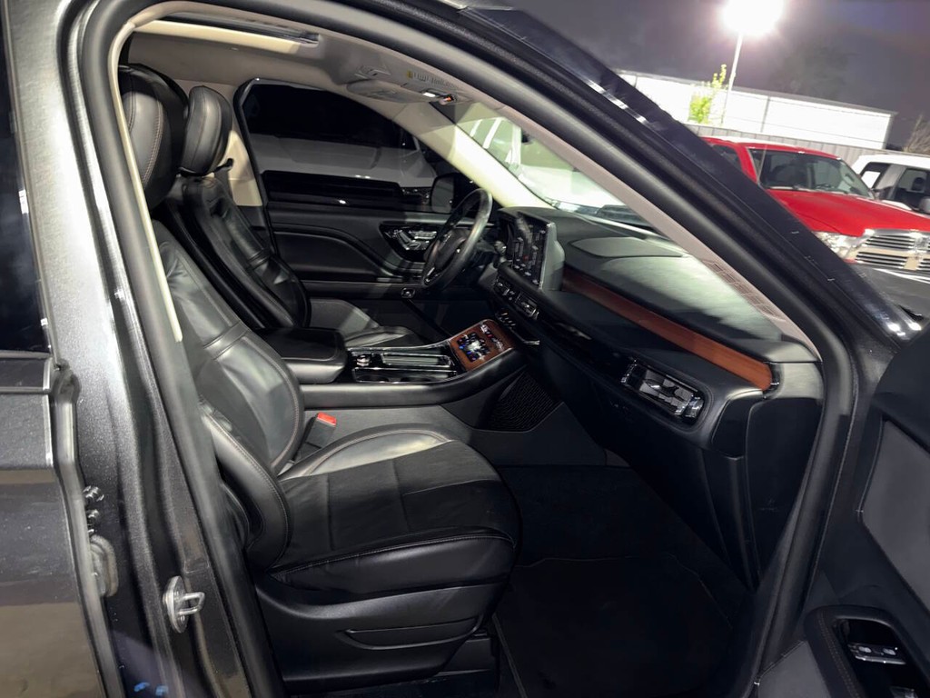 Lincoln Aviator Vehicle Full-screen Gallery Image 10