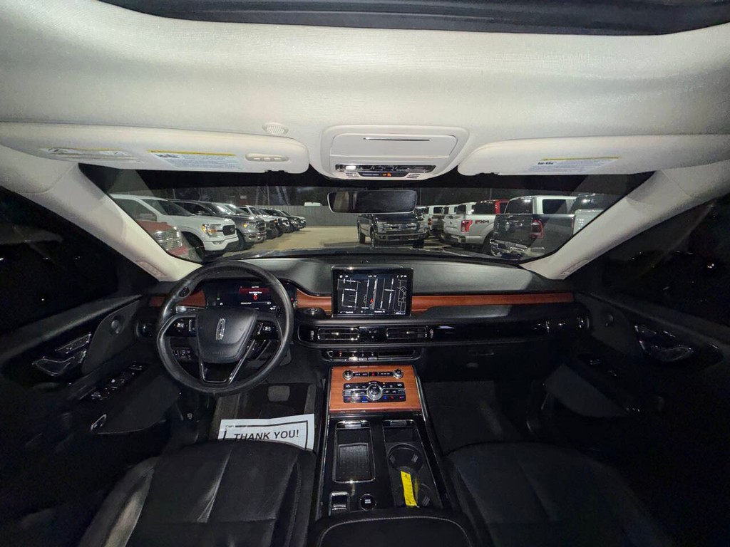 Lincoln Aviator Vehicle Full-screen Gallery Image 20