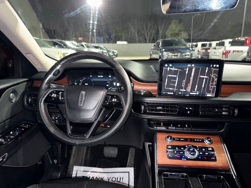 Lincoln Aviator Vehicle Full-screen Gallery Image 23