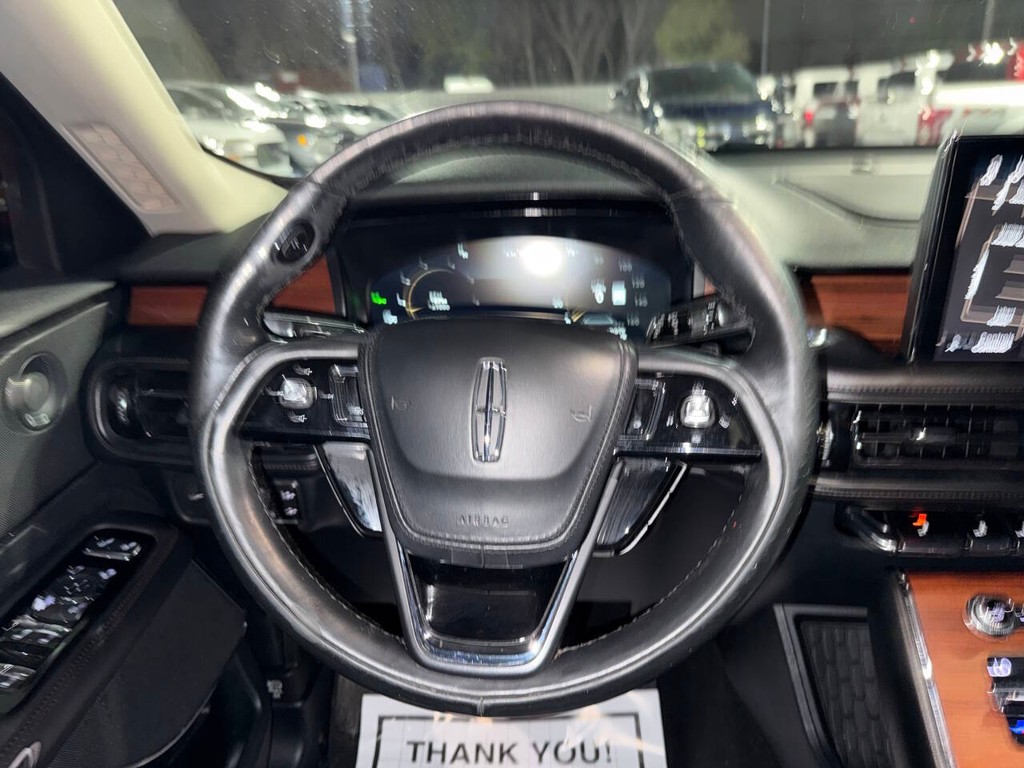 Lincoln Aviator Vehicle Full-screen Gallery Image 24