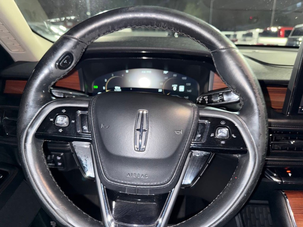 Lincoln Aviator Vehicle Full-screen Gallery Image 25