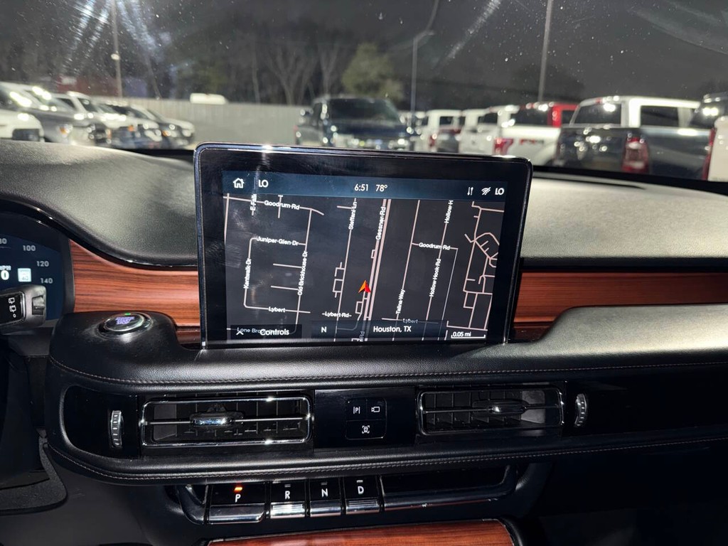 Lincoln Aviator Vehicle Full-screen Gallery Image 26