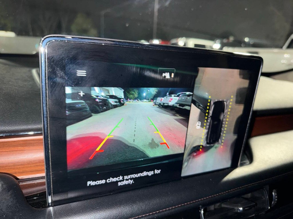 Lincoln Aviator Vehicle Full-screen Gallery Image 28