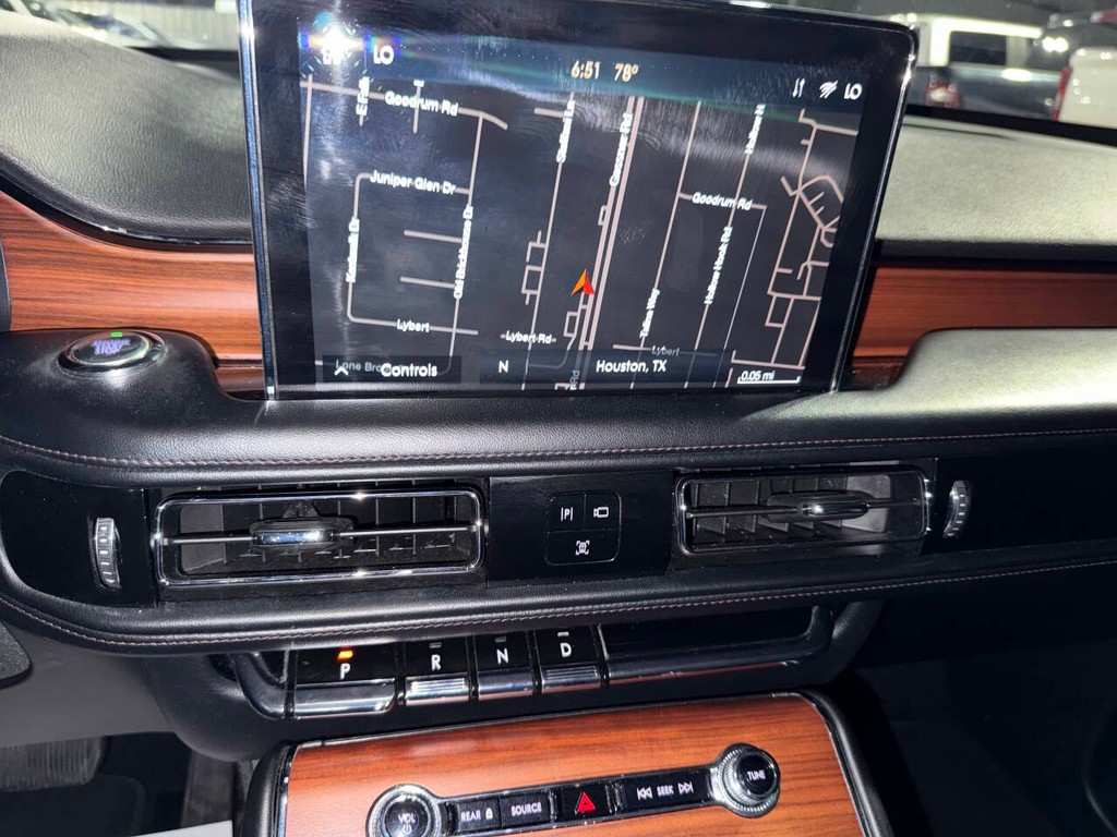 Lincoln Aviator Vehicle Full-screen Gallery Image 29