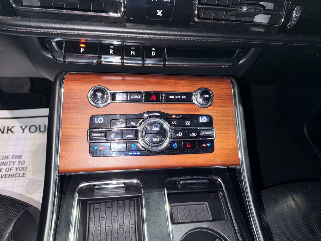 Lincoln Aviator Vehicle Full-screen Gallery Image 30