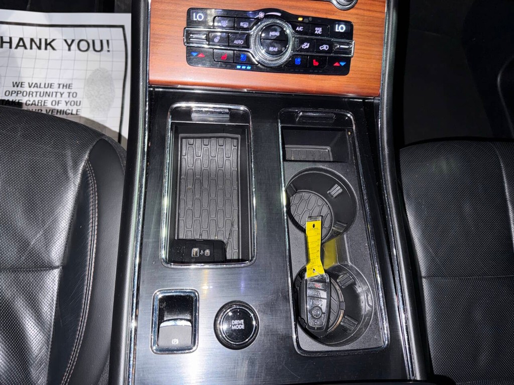 Lincoln Aviator Vehicle Full-screen Gallery Image 31