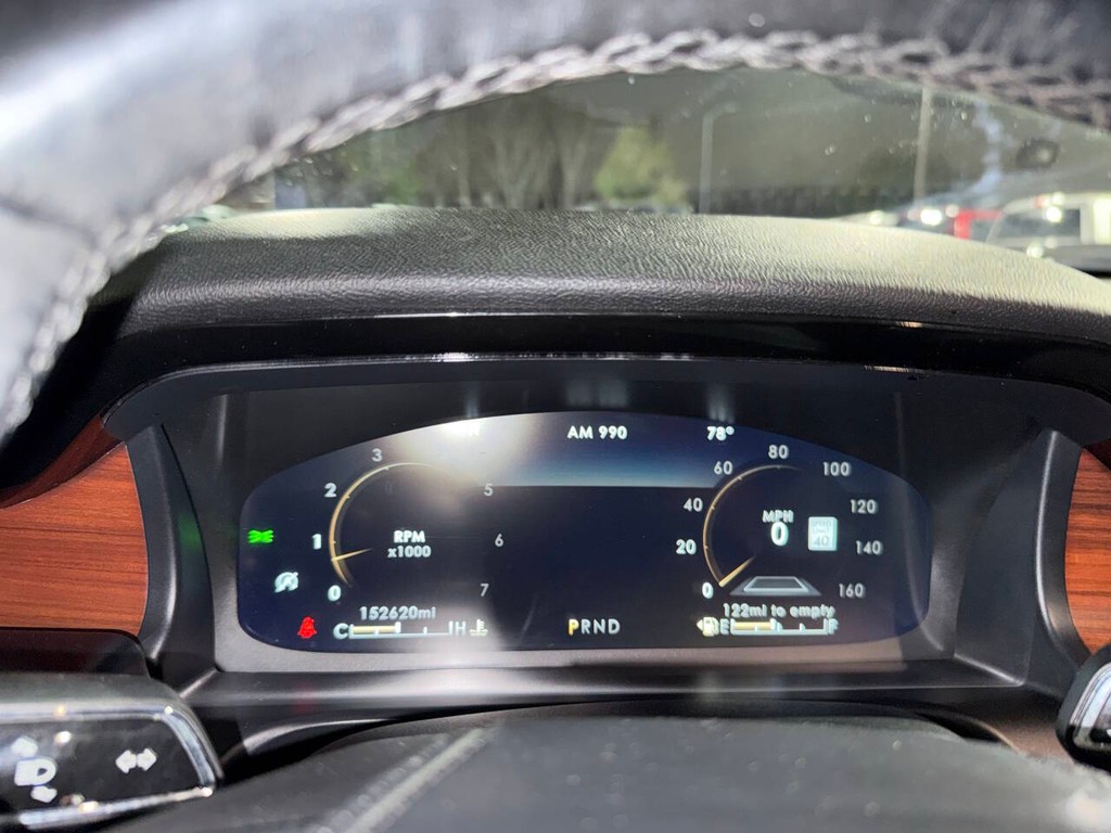 Lincoln Aviator Vehicle Full-screen Gallery Image 35