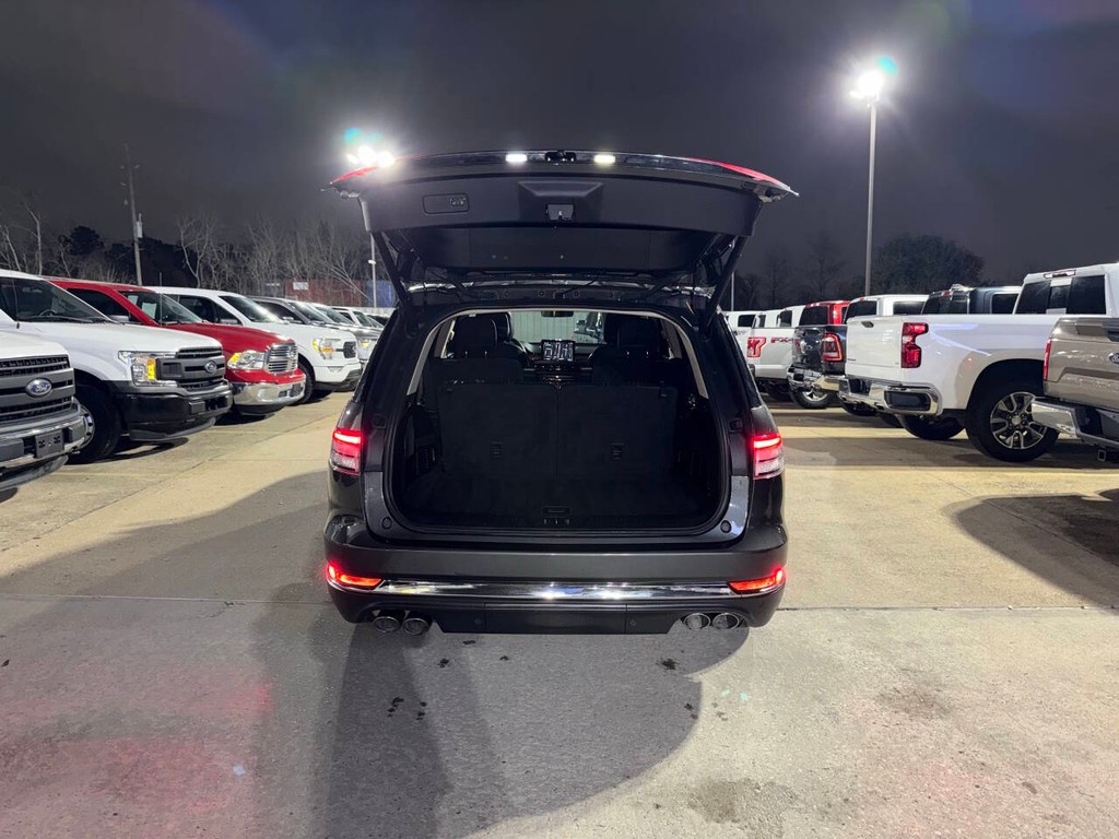 Lincoln Aviator Vehicle Full-screen Gallery Image 40