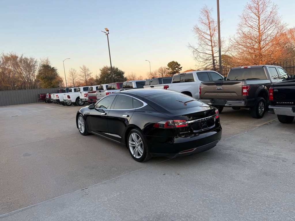 Tesla Model S Vehicle Full-screen Gallery Image 04