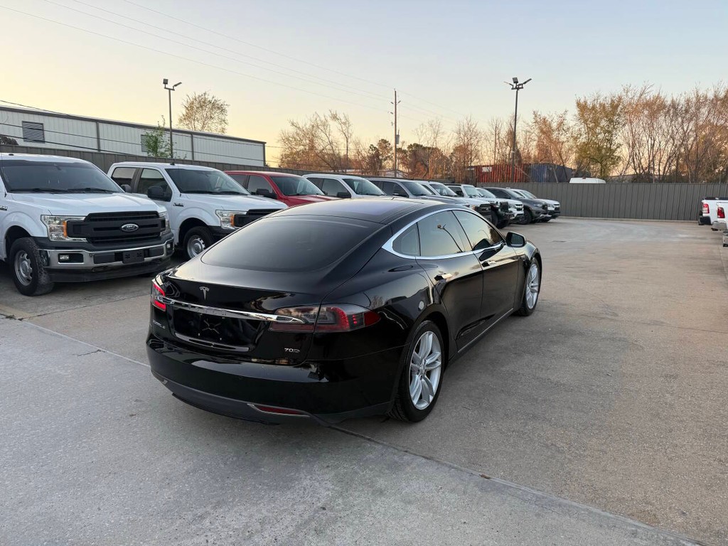 Tesla Model S Vehicle Full-screen Gallery Image 05