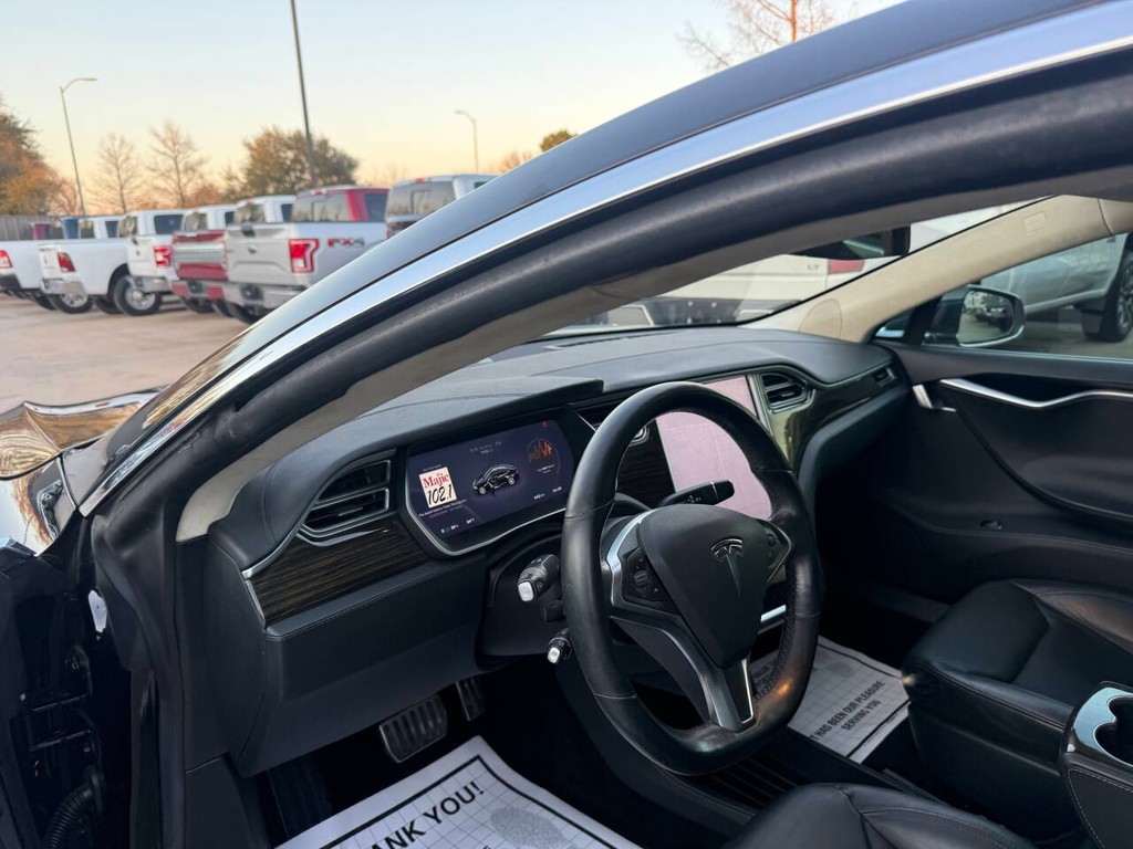 Tesla Model S Vehicle Full-screen Gallery Image 06