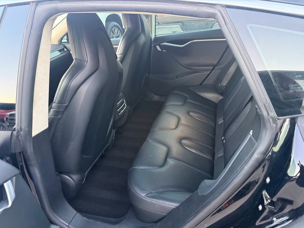 Tesla Model S Vehicle Full-screen Gallery Image 13