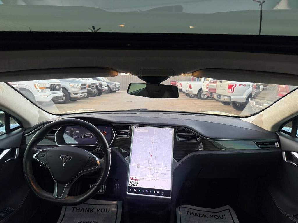 Tesla Model S Vehicle Full-screen Gallery Image 17