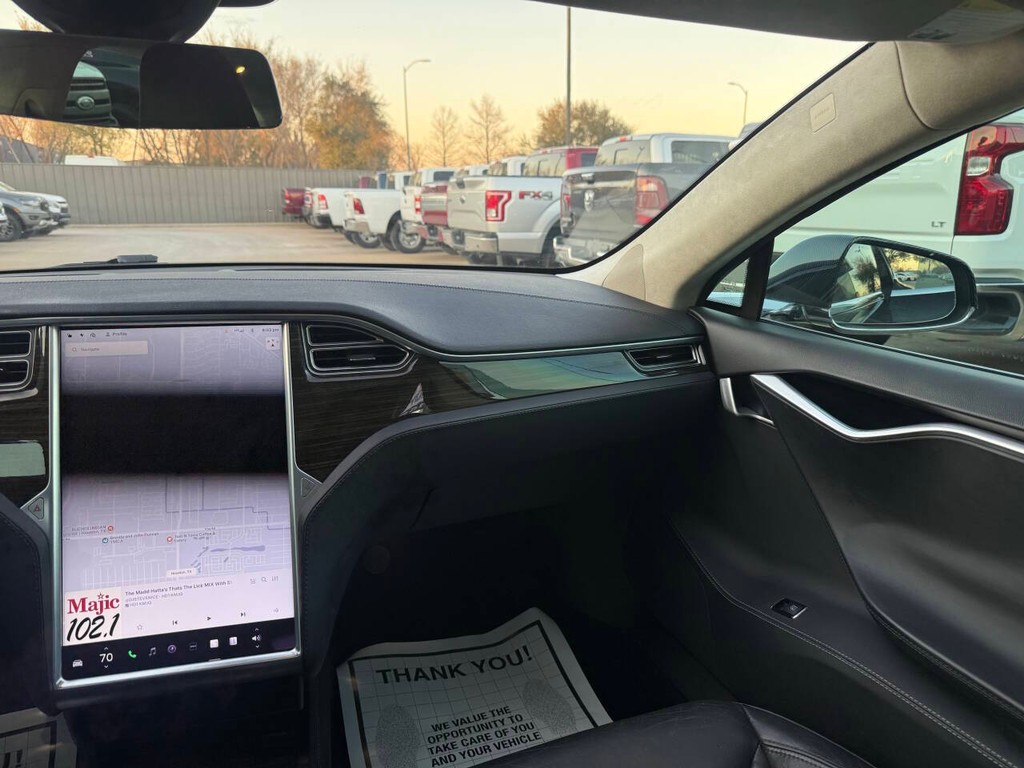 Tesla Model S Vehicle Full-screen Gallery Image 20