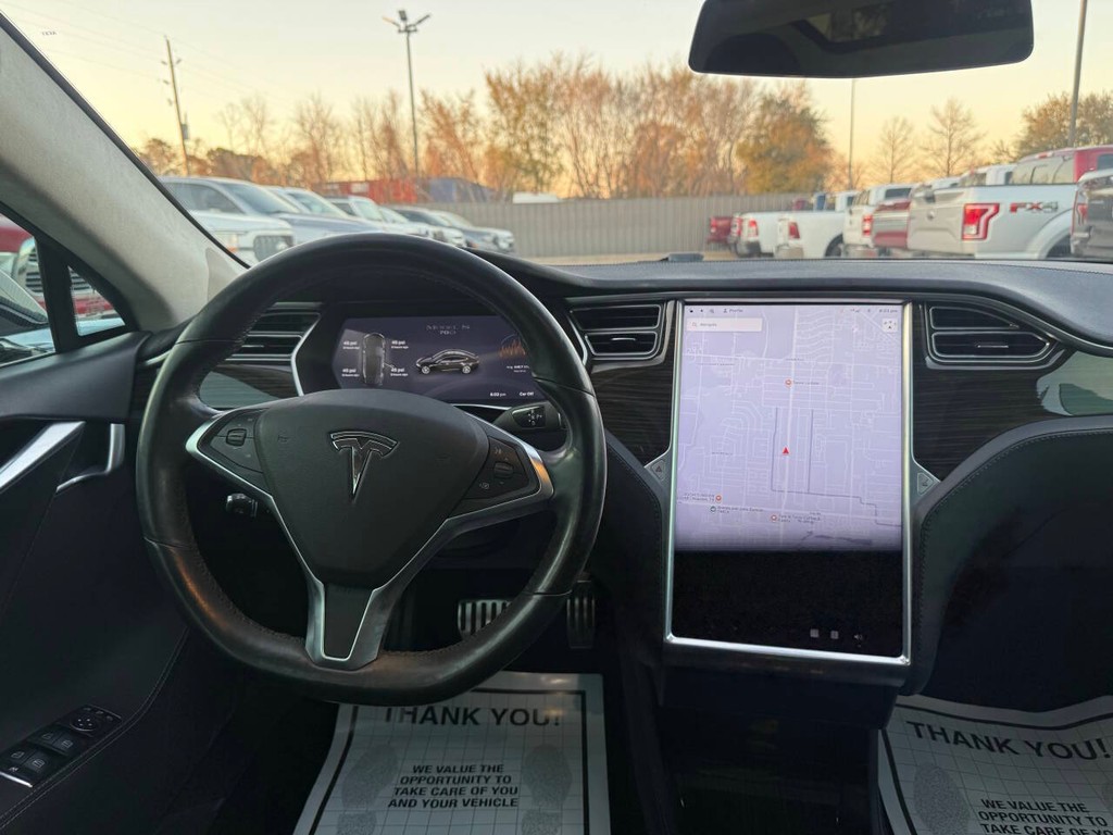 Tesla Model S Vehicle Full-screen Gallery Image 21