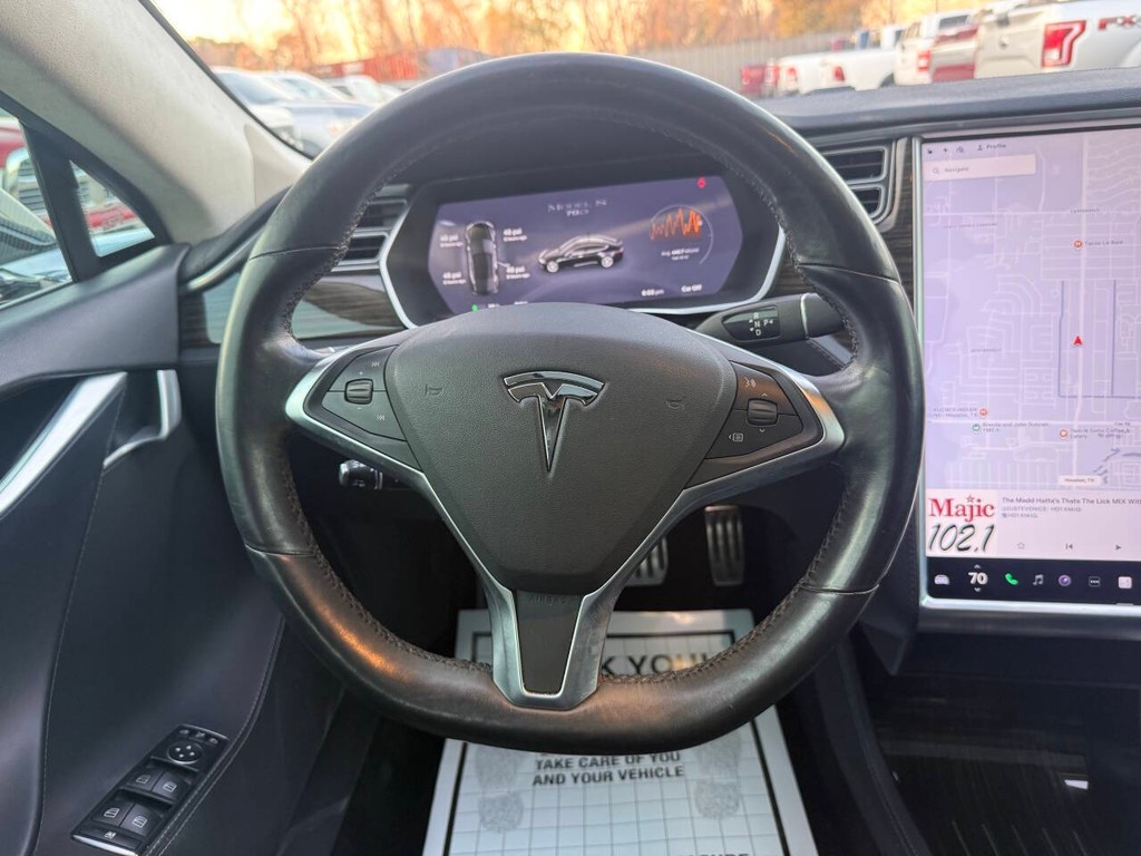 Tesla Model S Vehicle Full-screen Gallery Image 22