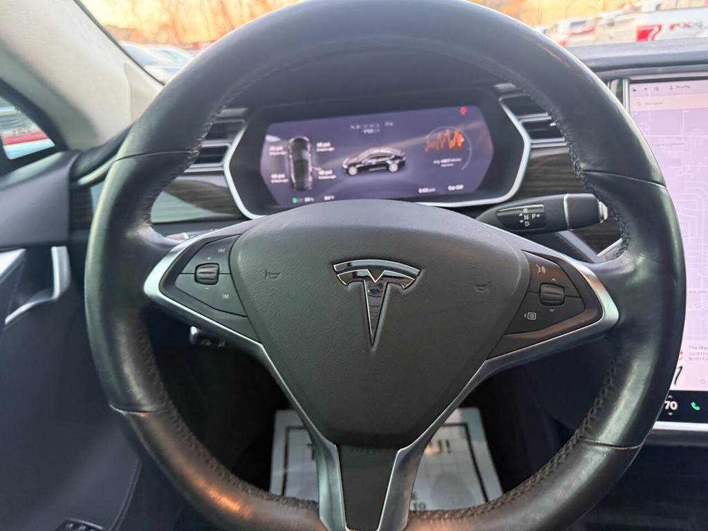 Tesla Model S Vehicle Full-screen Gallery Image 23