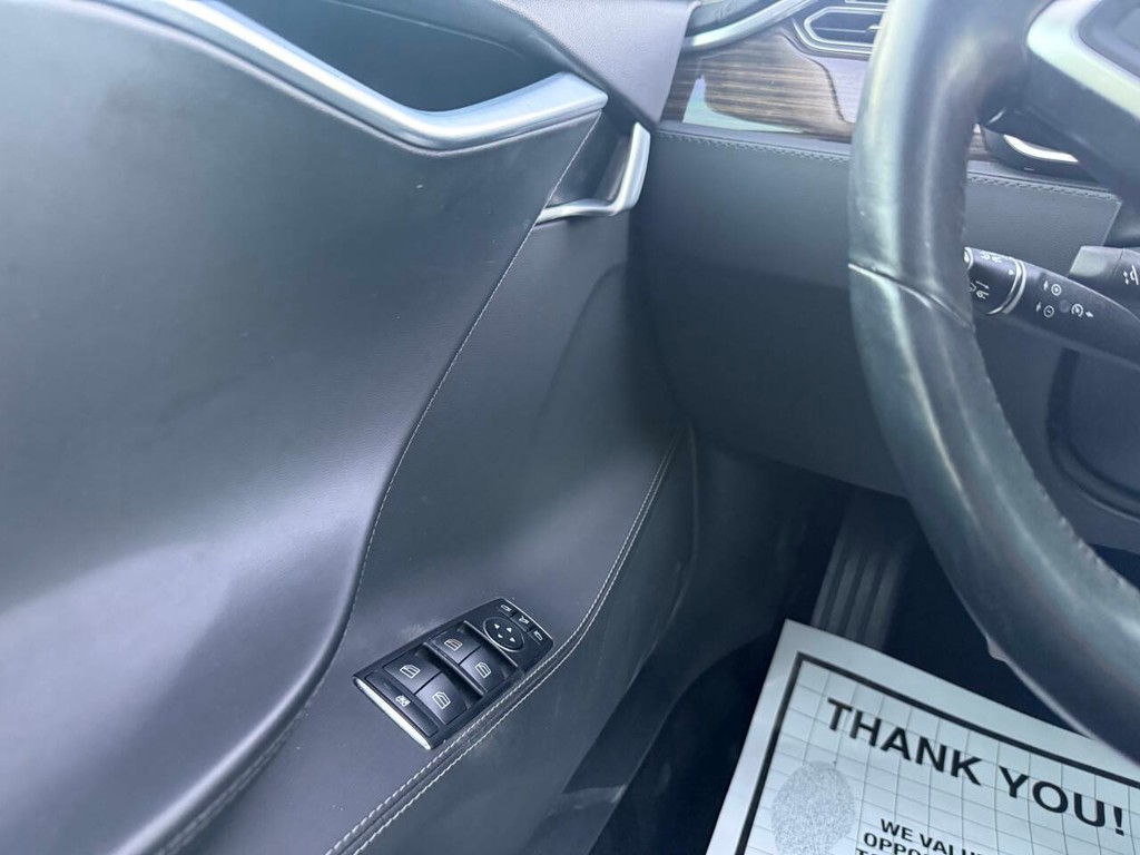 Tesla Model S Vehicle Full-screen Gallery Image 29