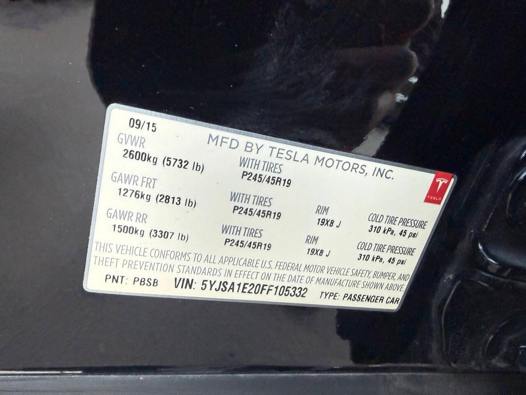 Tesla Model S Vehicle Full-screen Gallery Image 33