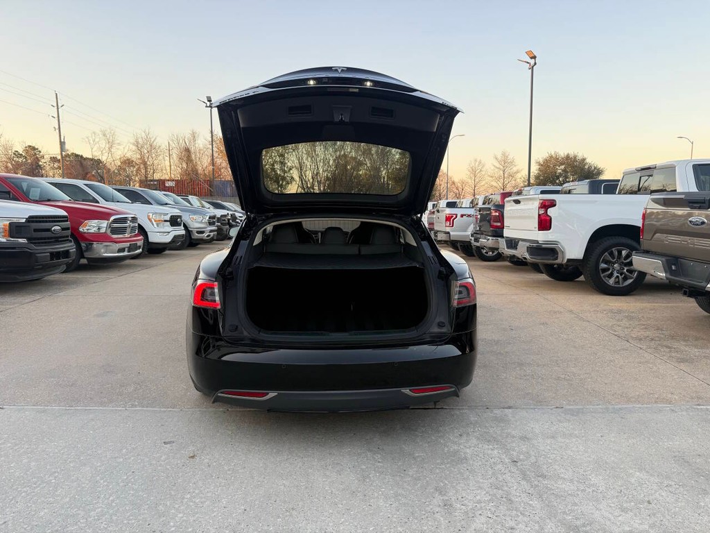 Tesla Model S Vehicle Full-screen Gallery Image 35