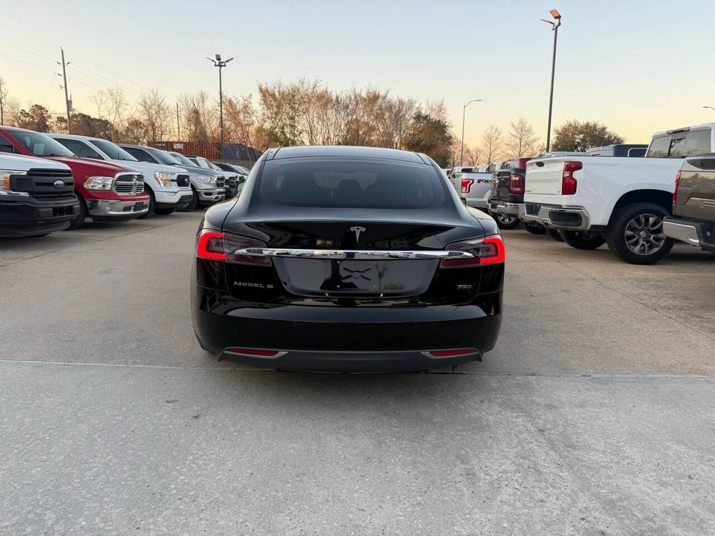 Tesla Model S Vehicle Full-screen Gallery Image 36