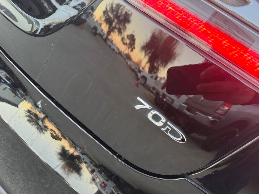 Tesla Model S Vehicle Full-screen Gallery Image 37