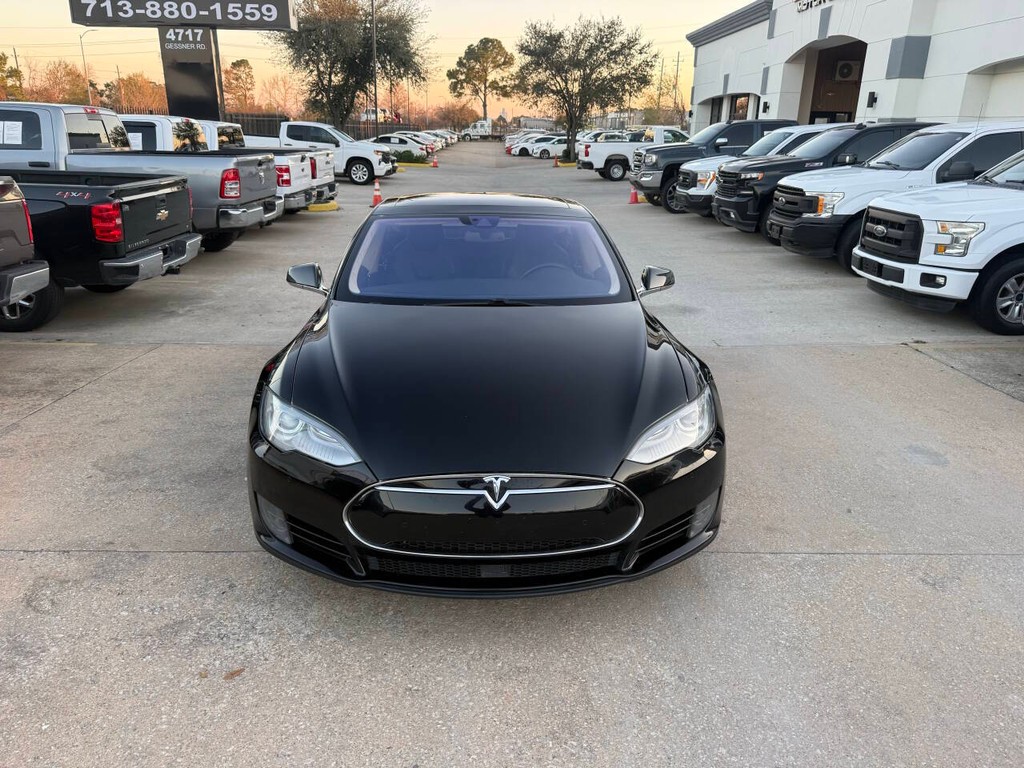 Tesla Model S Vehicle Full-screen Gallery Image 39