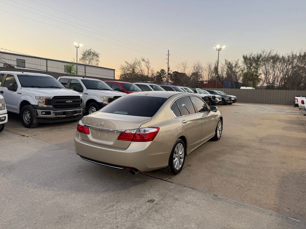 Honda Accord Sedan Vehicle Full-screen Gallery Image 05