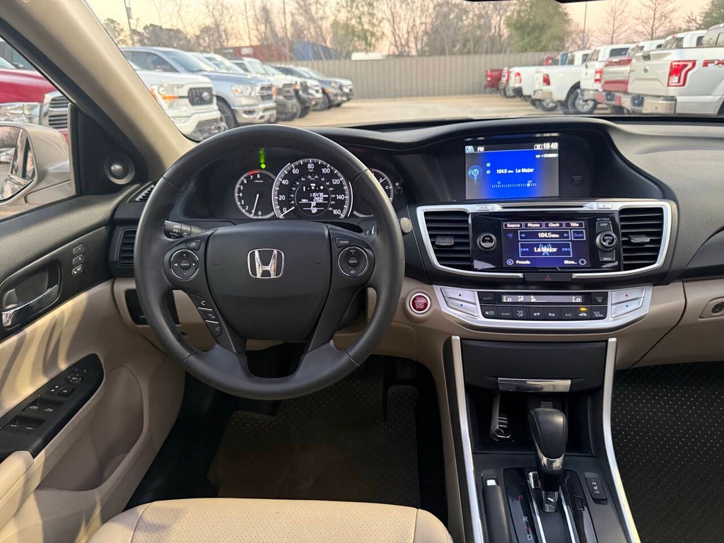 Honda Accord Sedan Vehicle Full-screen Gallery Image 21
