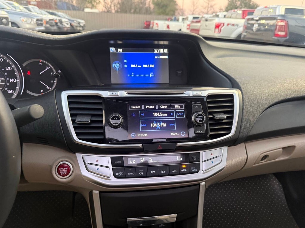 Honda Accord Sedan Vehicle Full-screen Gallery Image 24