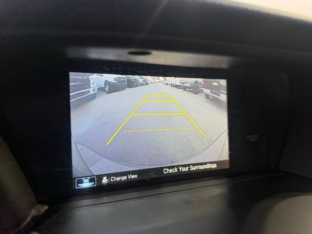 Honda Accord Sedan Vehicle Full-screen Gallery Image 26