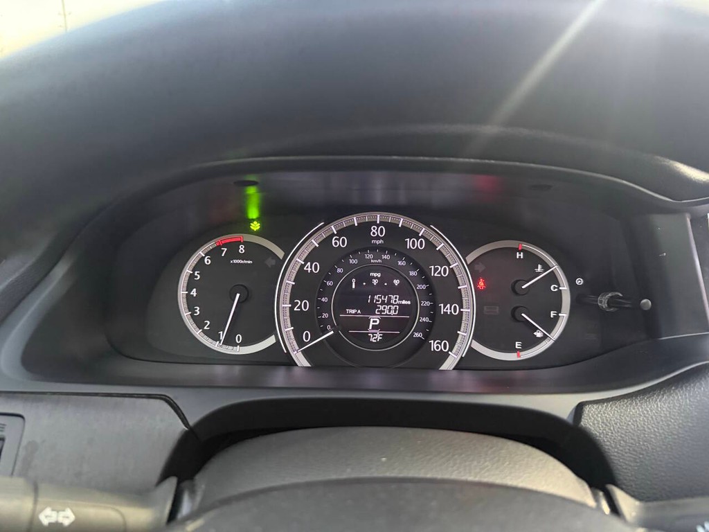 Honda Accord Sedan Vehicle Full-screen Gallery Image 32