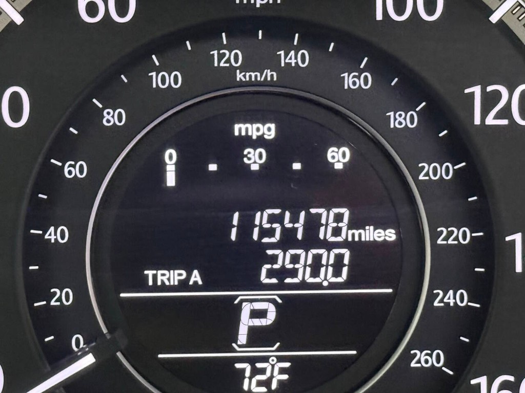 Honda Accord Sedan Vehicle Full-screen Gallery Image 33