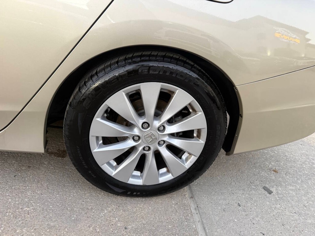 Honda Accord Sedan Vehicle Full-screen Gallery Image 36