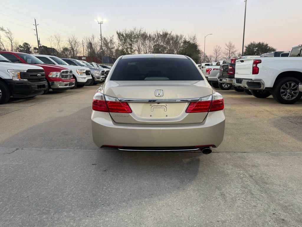 Honda Accord Sedan Vehicle Full-screen Gallery Image 38